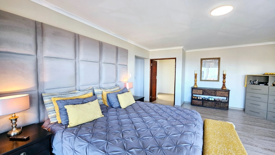 5 Bedroom Property for Sale in Dana Bay Western Cape